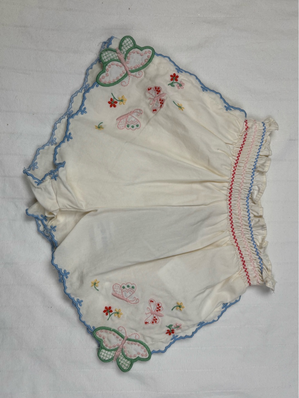 NWT Gingersnaps Girls 18 month Cream Embroidered Butterfly Smocked pullon shorts